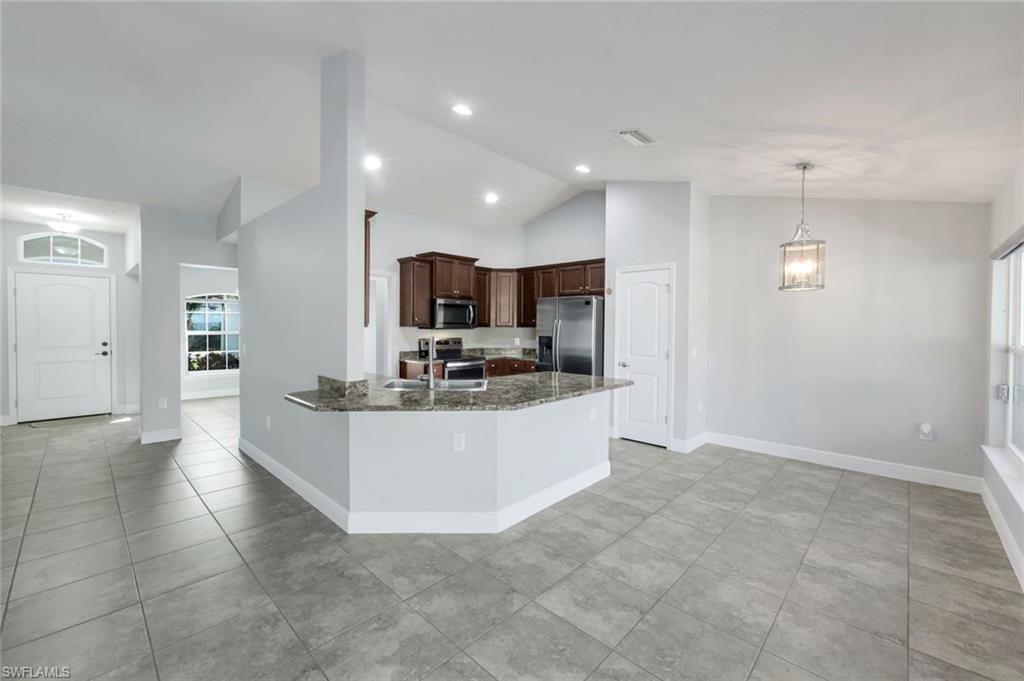 455 Bowman Ter Property Photo 6