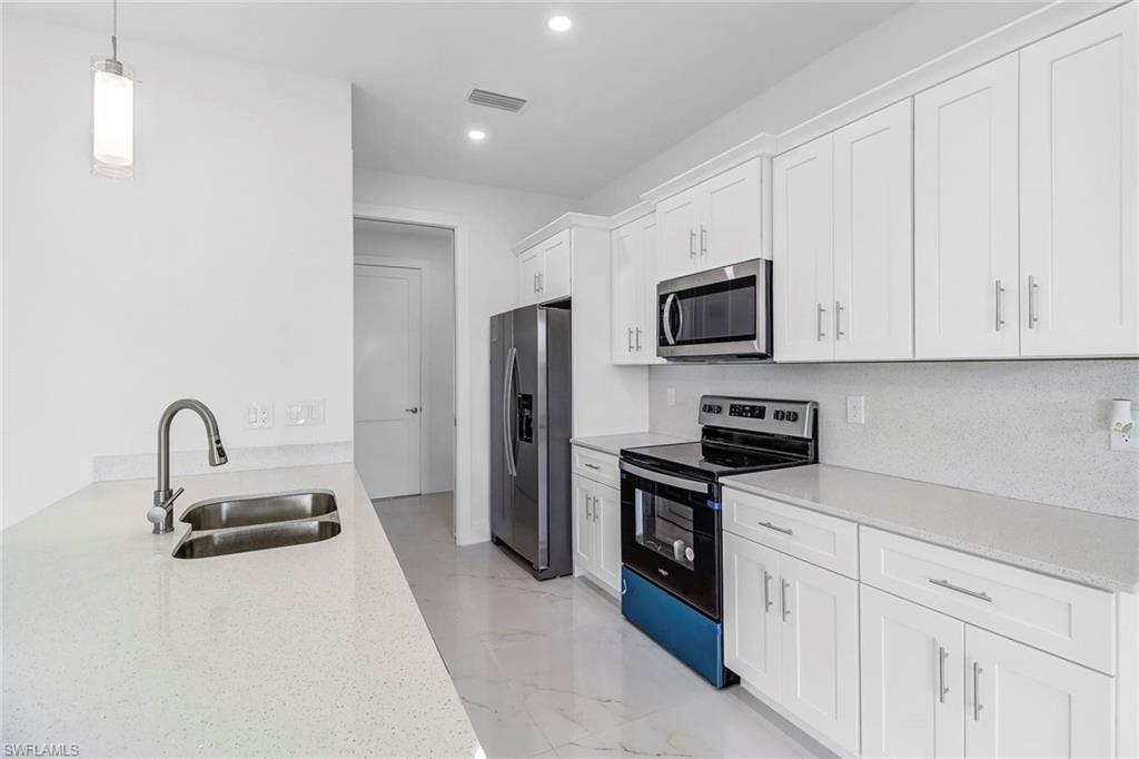 2933 Van Buren Pkwy Property Photo 5