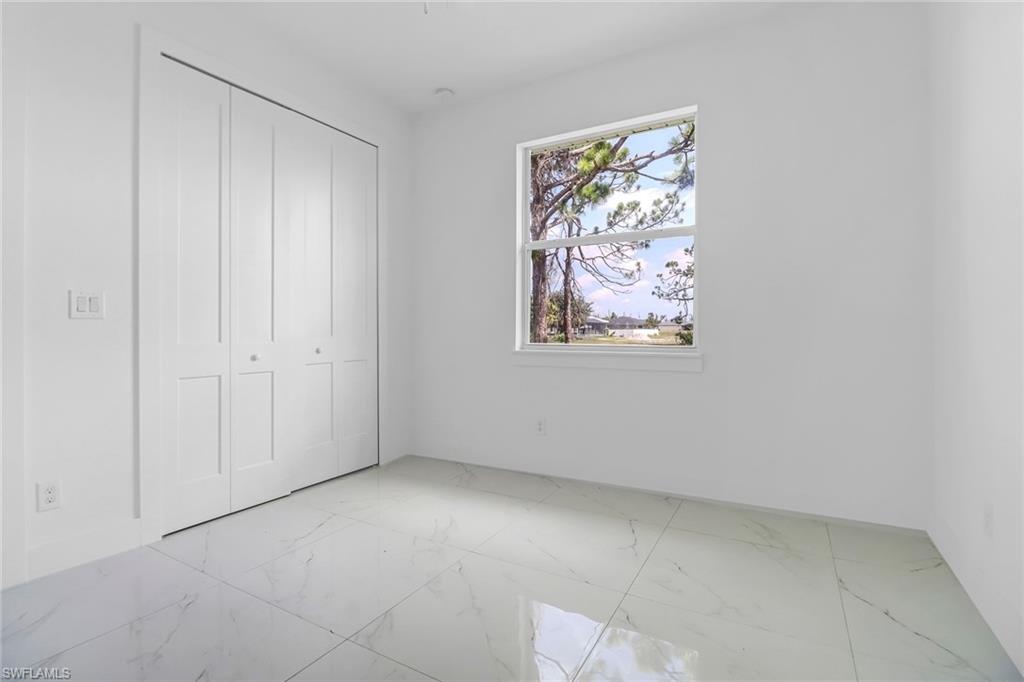 2933 Van Buren Pkwy Property Photo 10