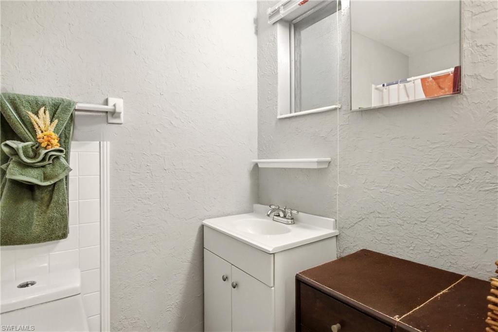 1918 Grace Ave Property Photo 42