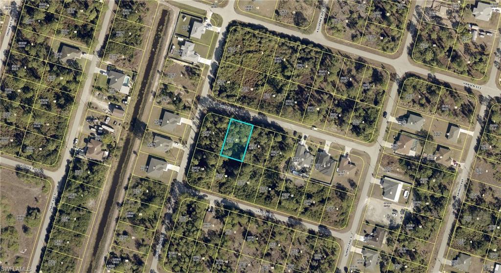 954 Iris St E Property Photo 3