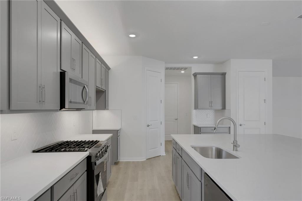 17013 Great Heron Ln Property Photo 23