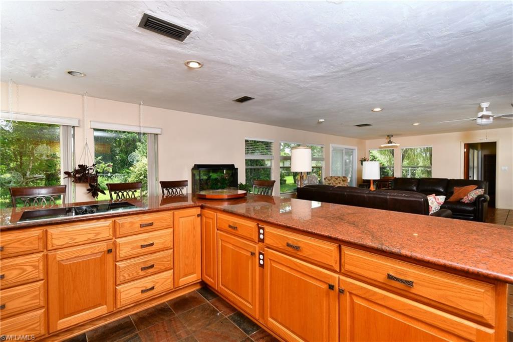 318 Fifth Ave Property Photo 4