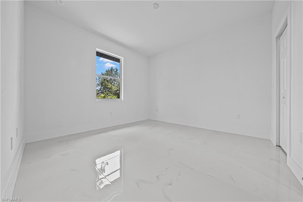 3203 66th St W Property Photo 11