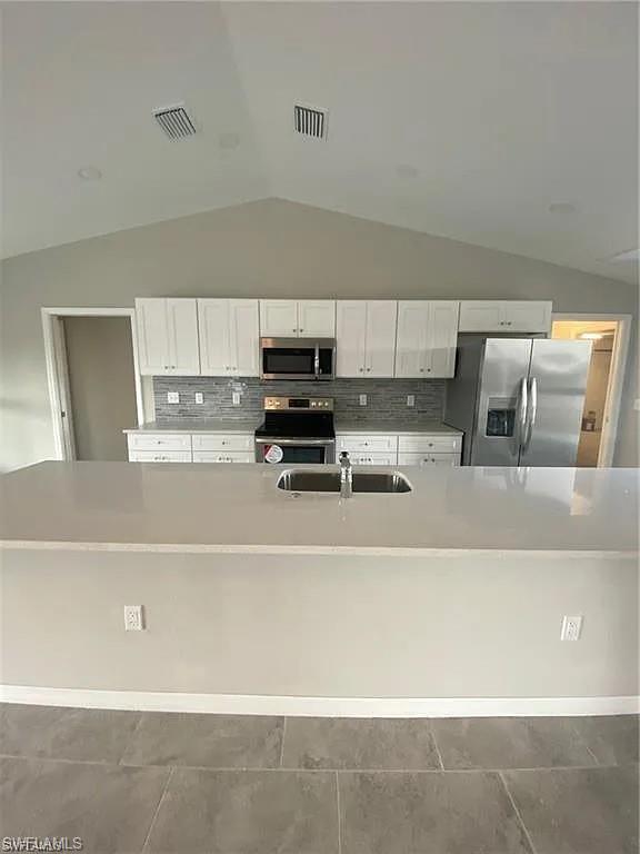 2930 Diplomat Pkwy W Property Photo 4