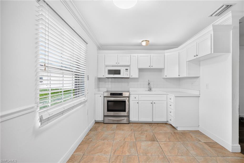 2238 Towles St Property Photo 8