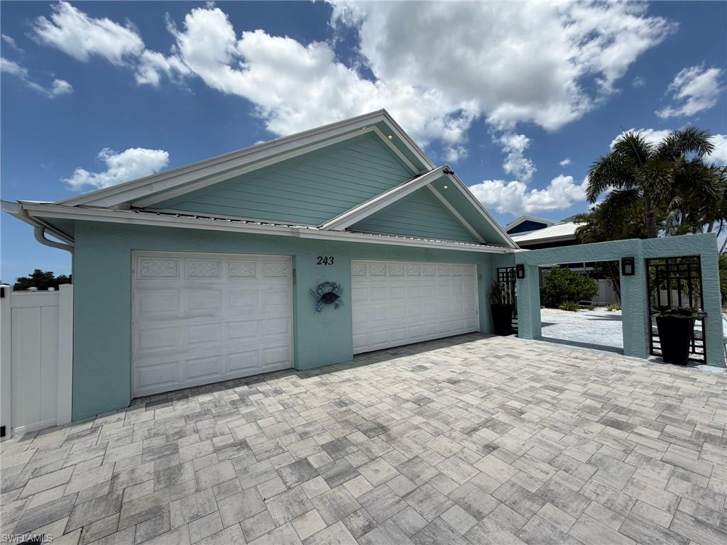 243 Estrellita Dr Property Photo 4
