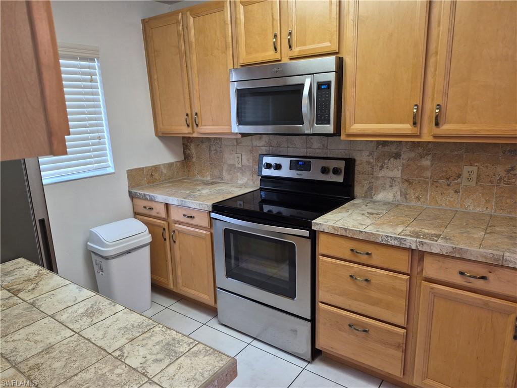 830 Sw 48th Ter 3 Property Photo 3