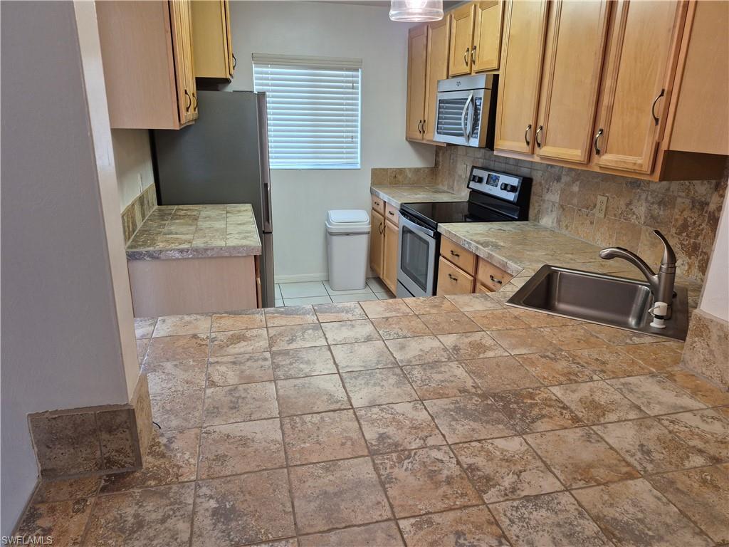 830 Sw 48th Ter 3 Property Photo 4