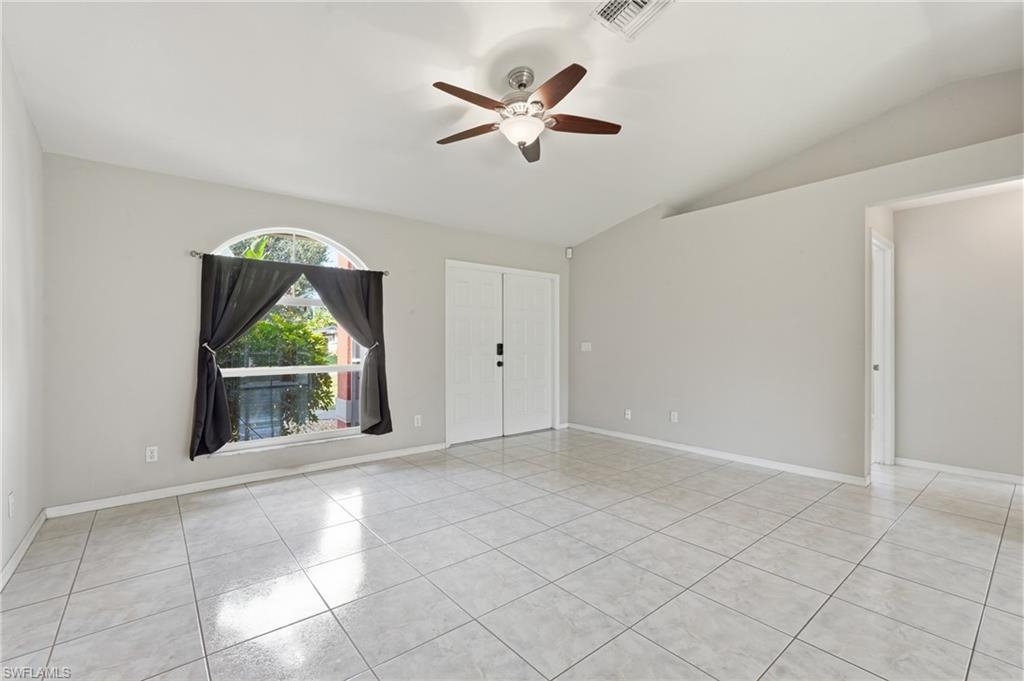 1403 Ne Van Loon Ter Property Photo 15