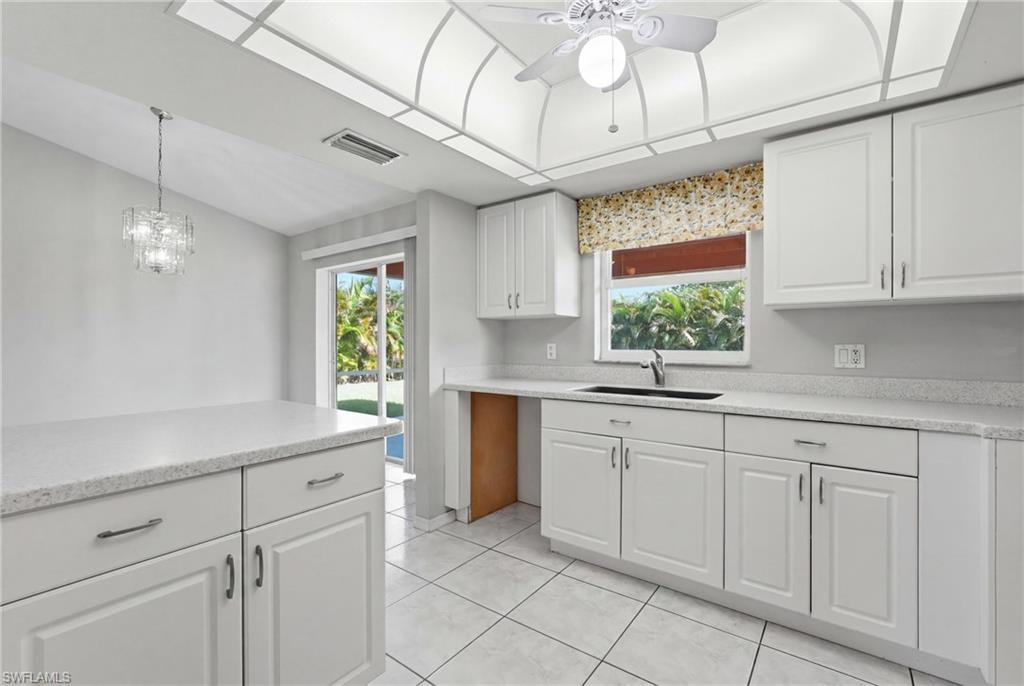1403 Ne Van Loon Ter Property Photo 22
