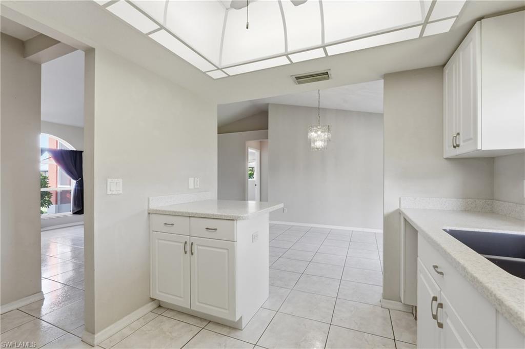 1403 Ne Van Loon Ter Property Photo 24