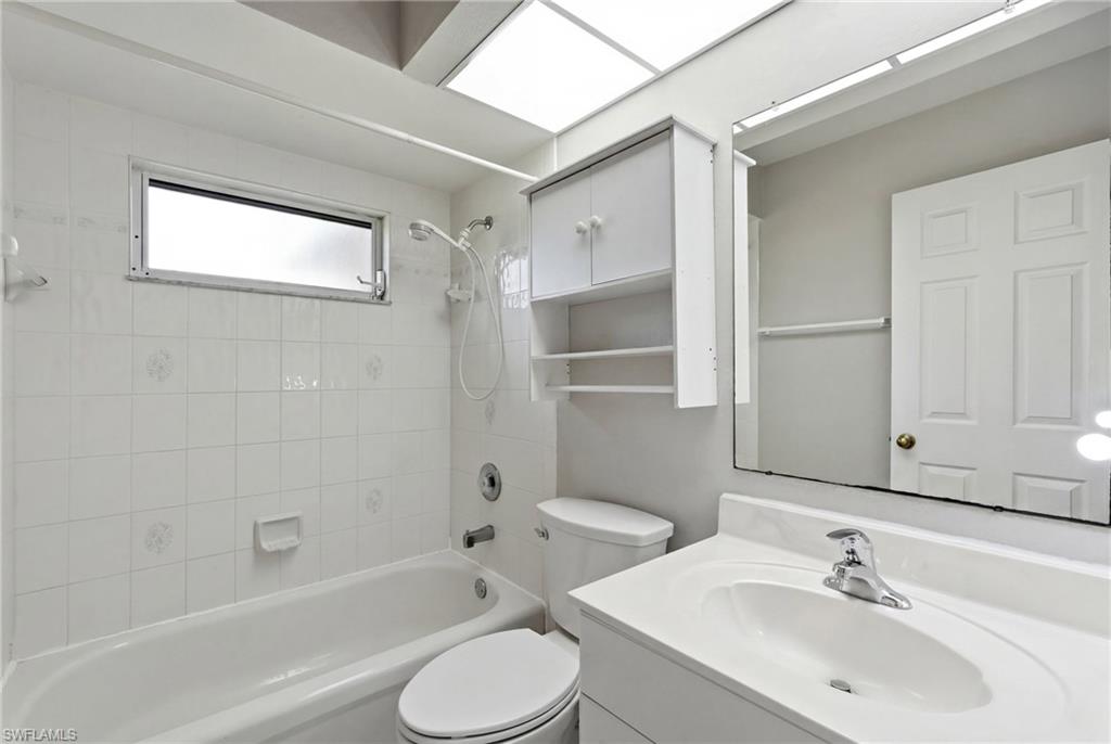 1403 Ne Van Loon Ter Property Photo 29
