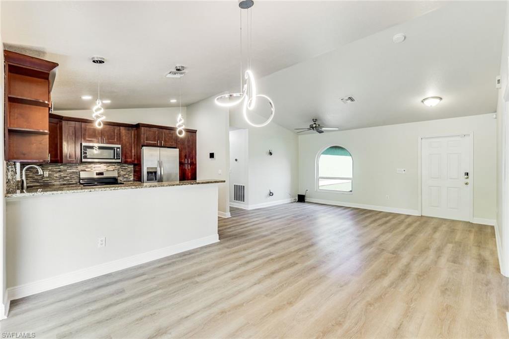 5201 4th St W Property Photo 17