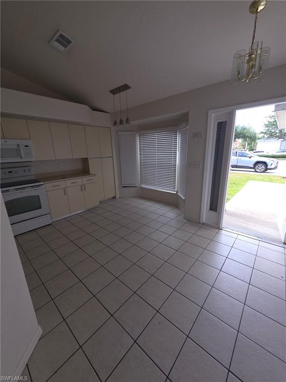 910 Cape Coral Pkwy W Property Photo 3
