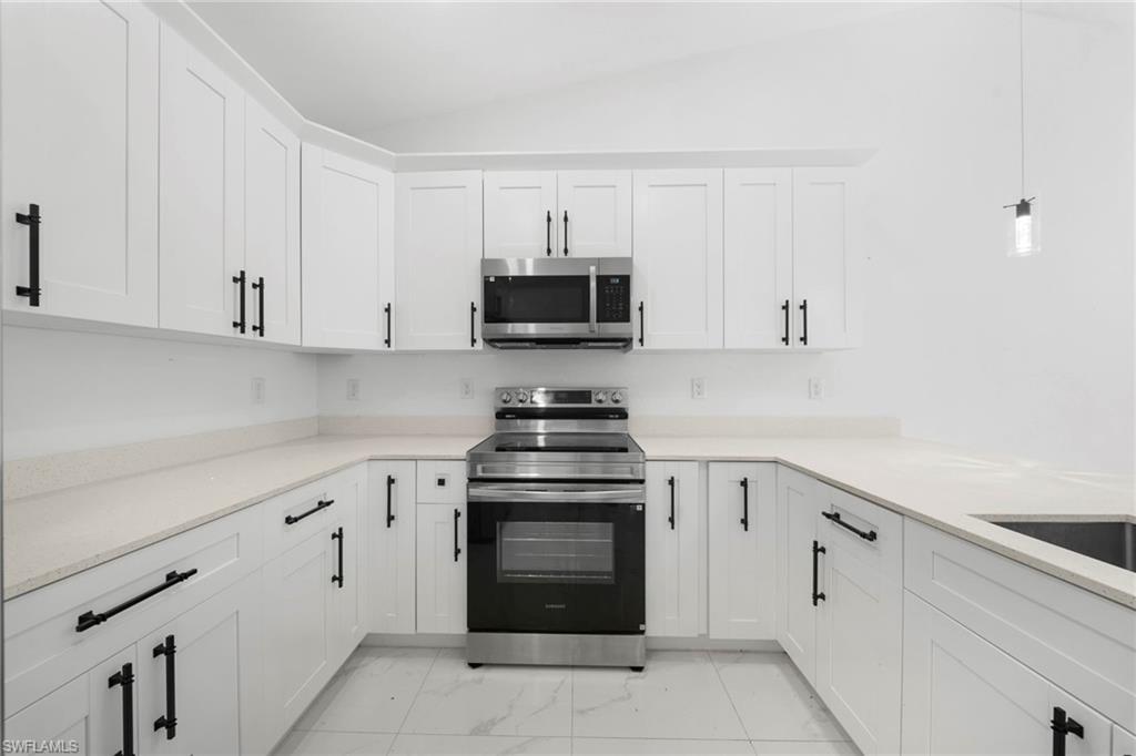 668 Chemstrand St E Property Photo 4