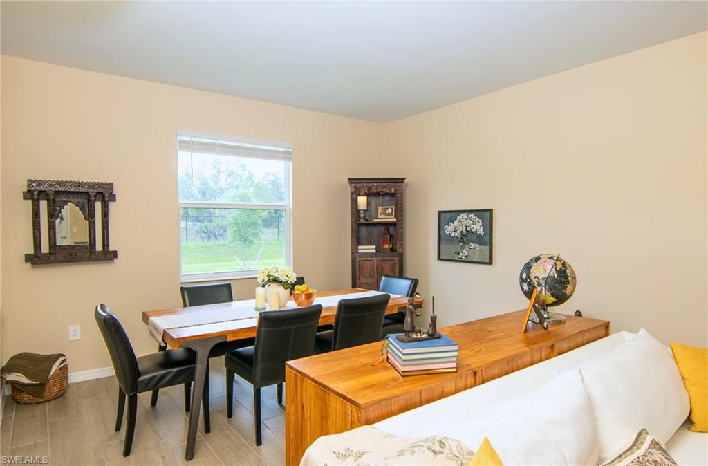 2433 Avocado Ln Property Photo 6