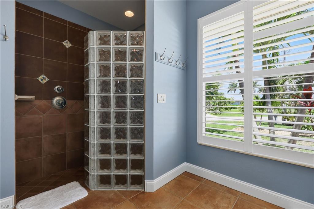 1233 Sea Breeze Ct Property Photo 21