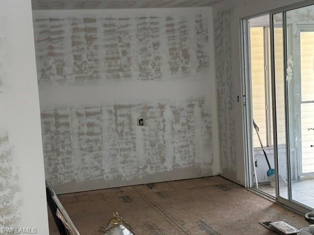 350 Shoreland Dr Property Photo 3