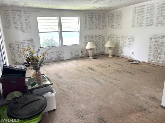 350 Shoreland Dr Property Photo 4
