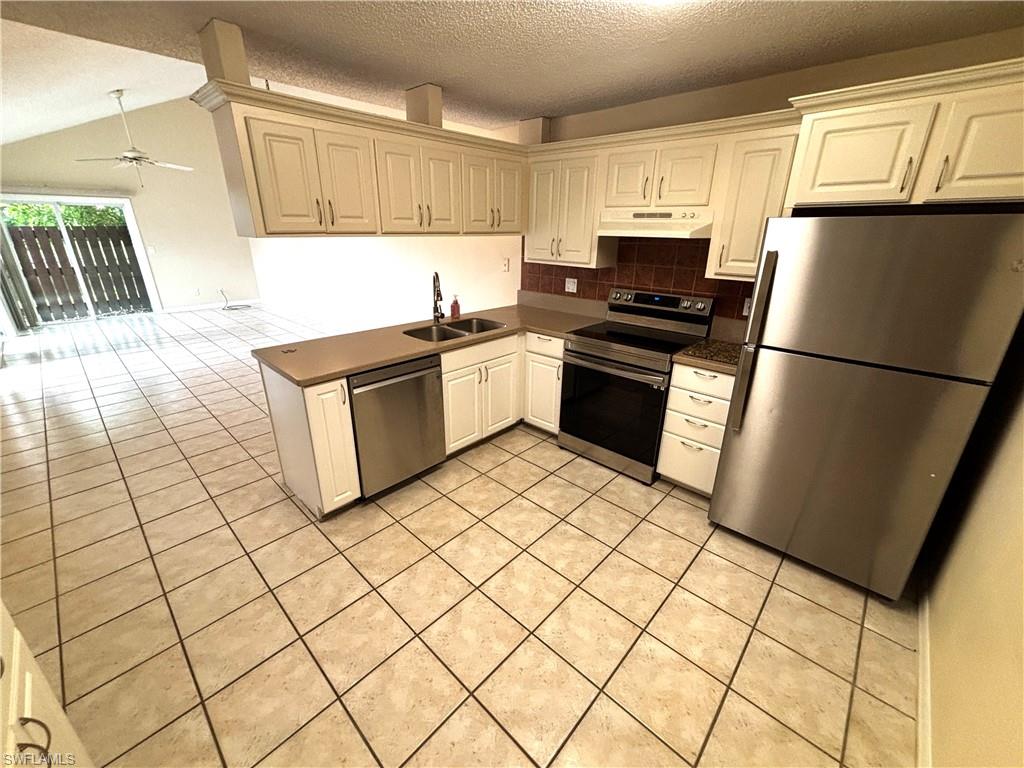 5660 Foxlake Dr Property Photo 4