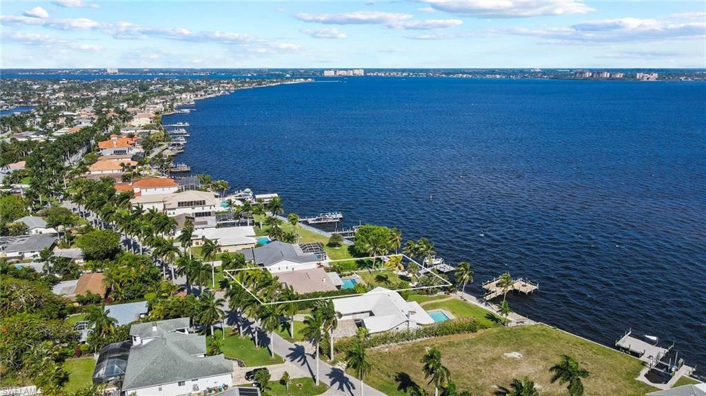 252 Bayshore Dr Property Photo 3