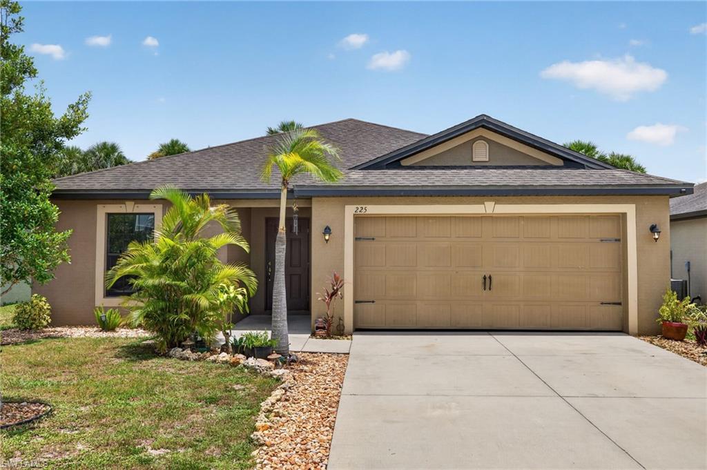 225 Shadow Lakes Dr Property Photo 1