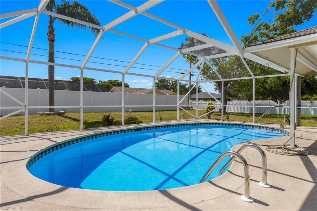 1944 Country Club Blvd Property Photo 1