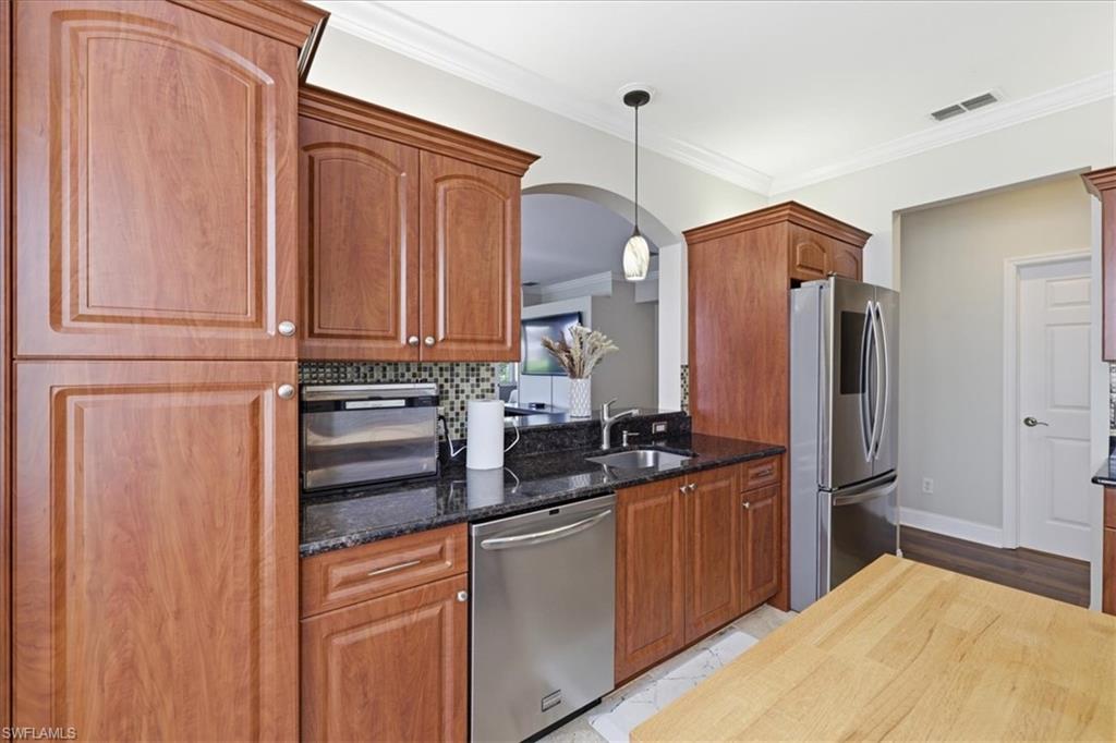 9361 Alamander Ct 401 Property Photo 6