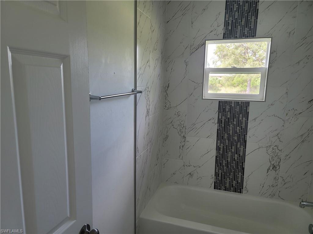 610 W 12th St Property Photo 19