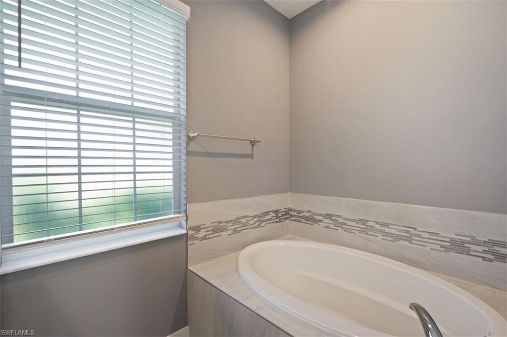 825 Se 5th Pl Property Photo 11