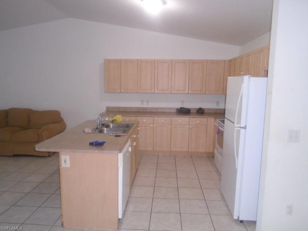 1310 Ne 8th Pl Property Photo 3