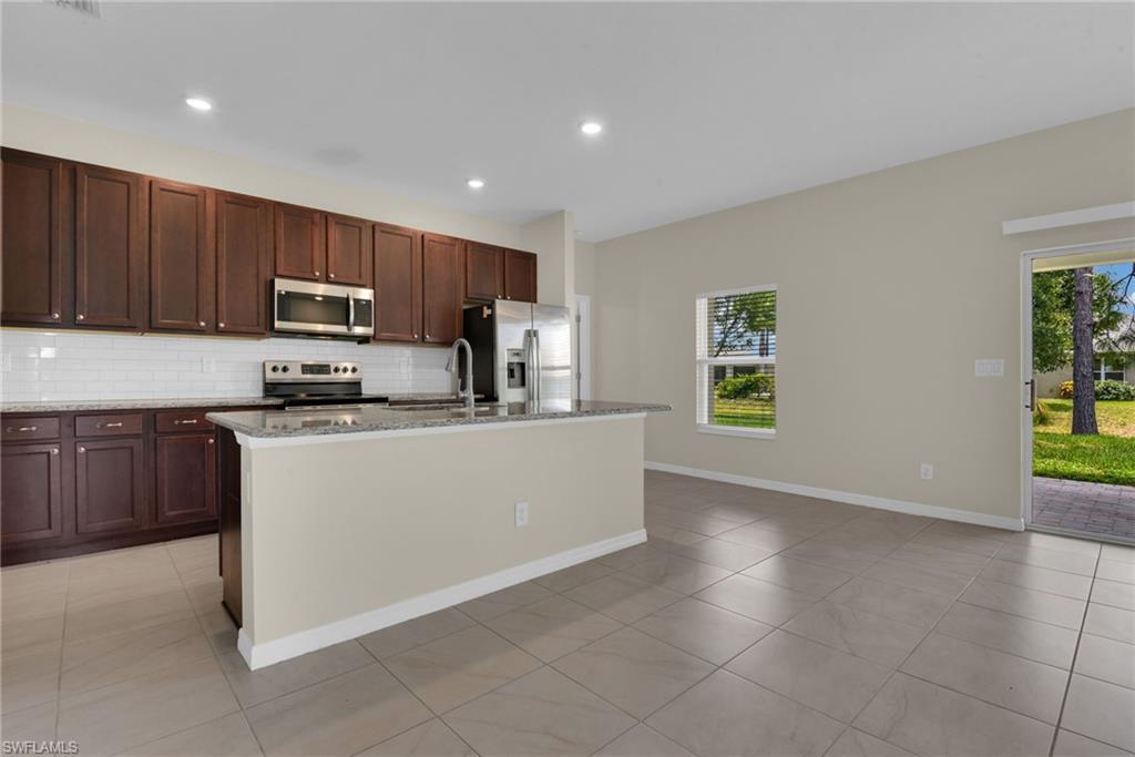 25599 Deep Creek Blvd Property Photo 4