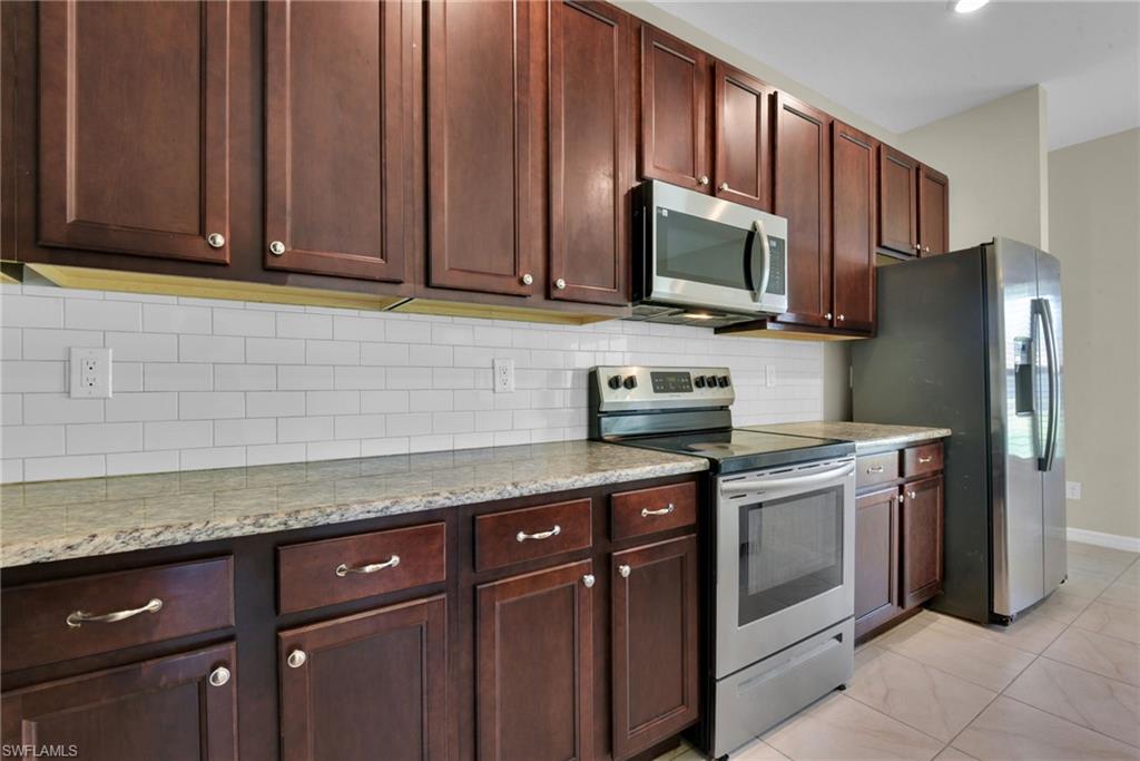 25599 Deep Creek Blvd Property Photo 5