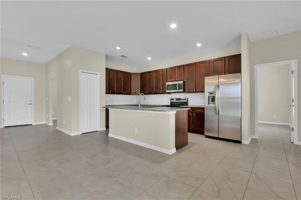 25599 Deep Creek Blvd Property Photo 7