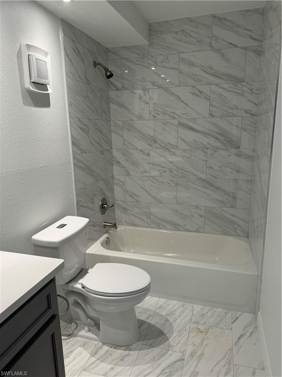 3225 E Riverside Dr 54e Property Photo 9