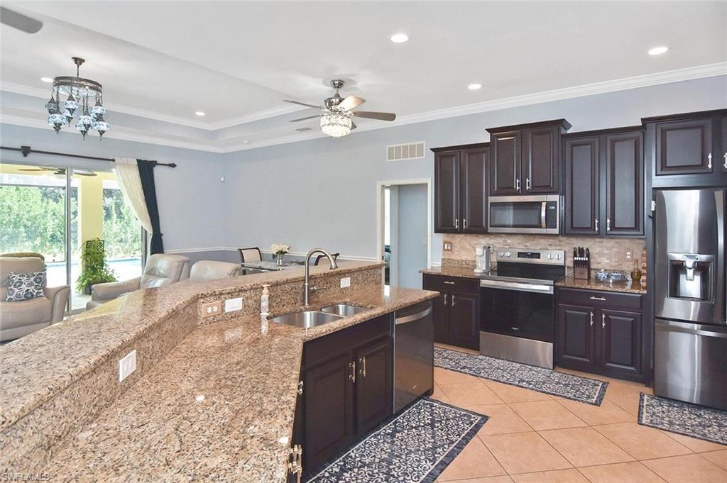 2549 Ashbury Cir Property Photo 3