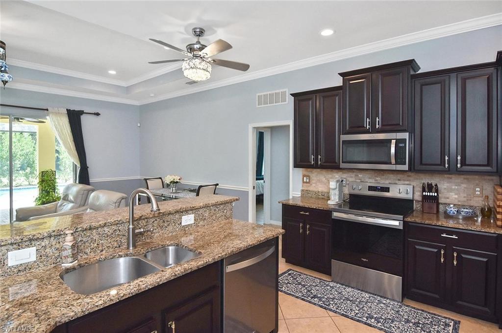 2549 Ashbury Cir Property Photo 4