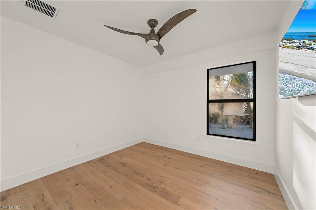 25 Beach Homes Property Photo 37