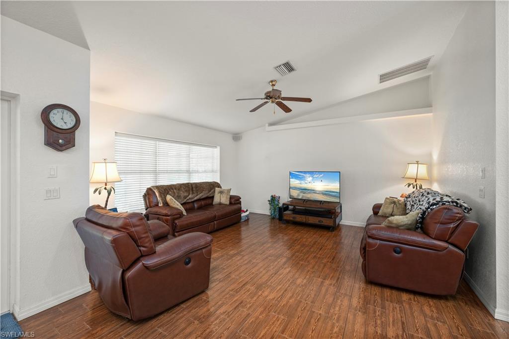 569 Rio Vista Ave Property Photo 18