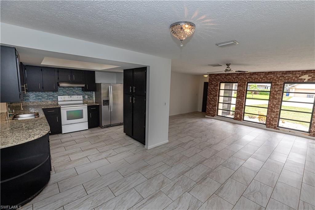 25572 Fenner Cir Property Photo 3