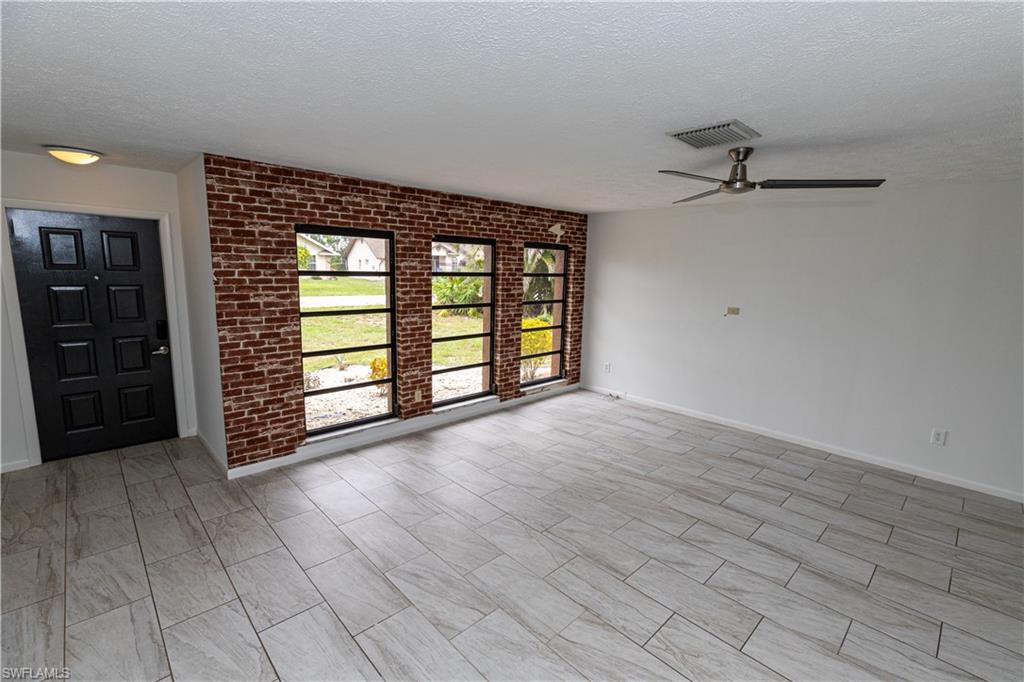 25572 Fenner Cir Property Photo 4