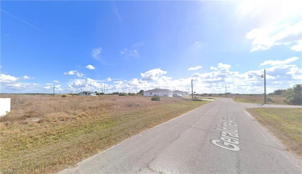 555 David Cir Property Photo 3