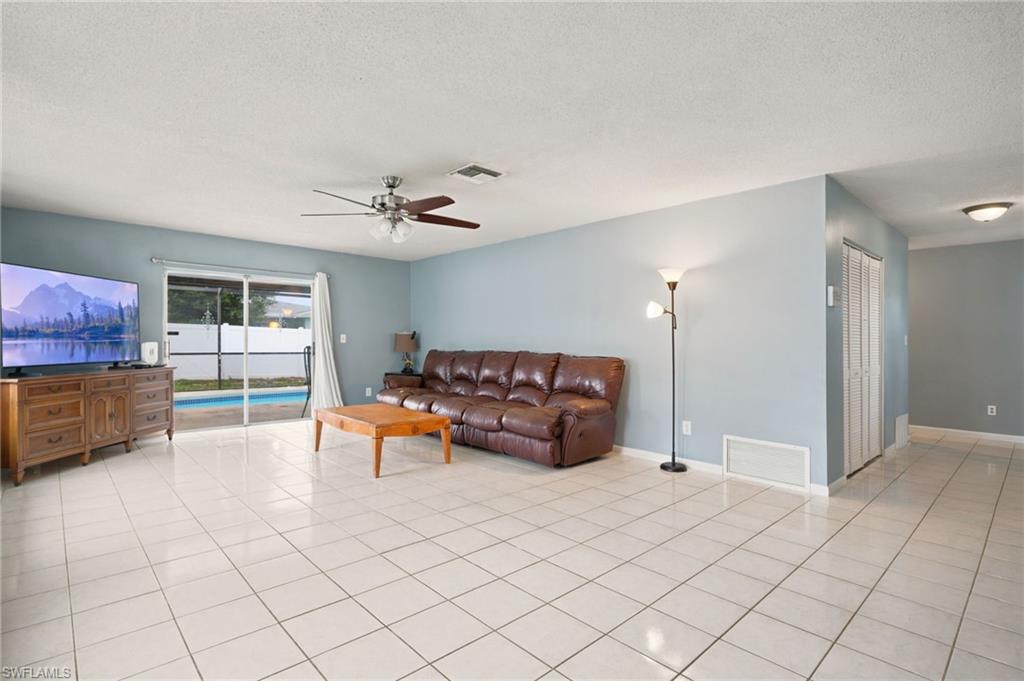 301 Hollywood St Property Photo 6