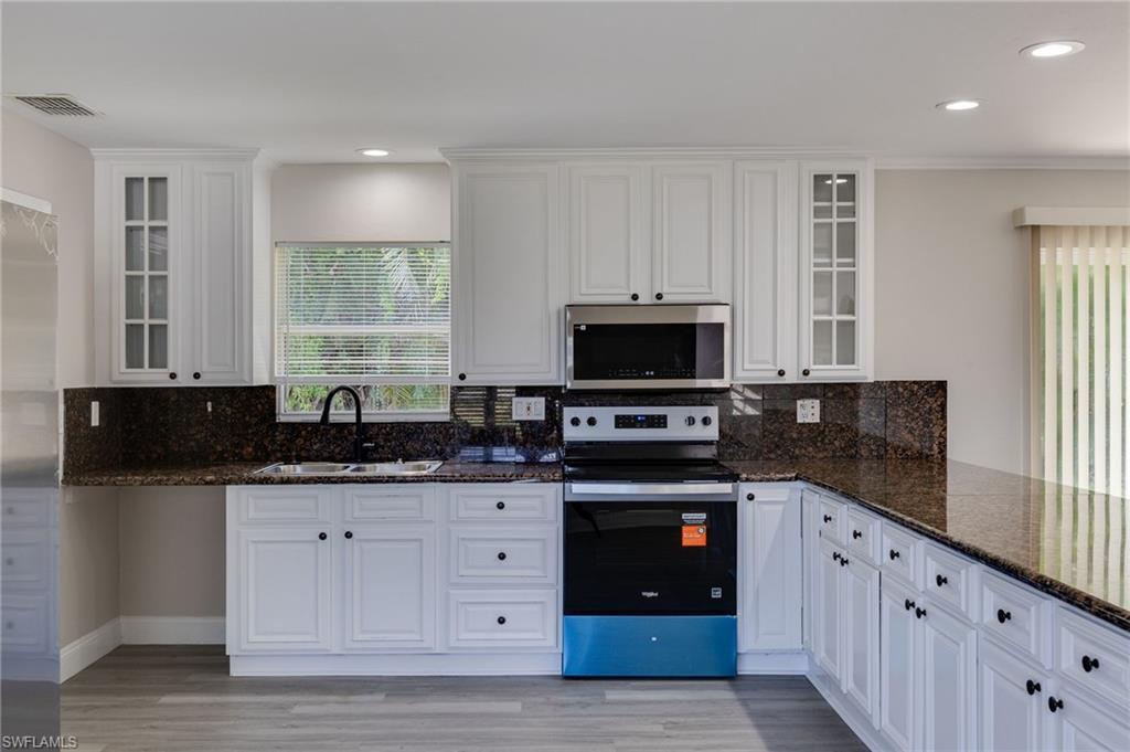 7370 Sea Island Rd Property Photo 3