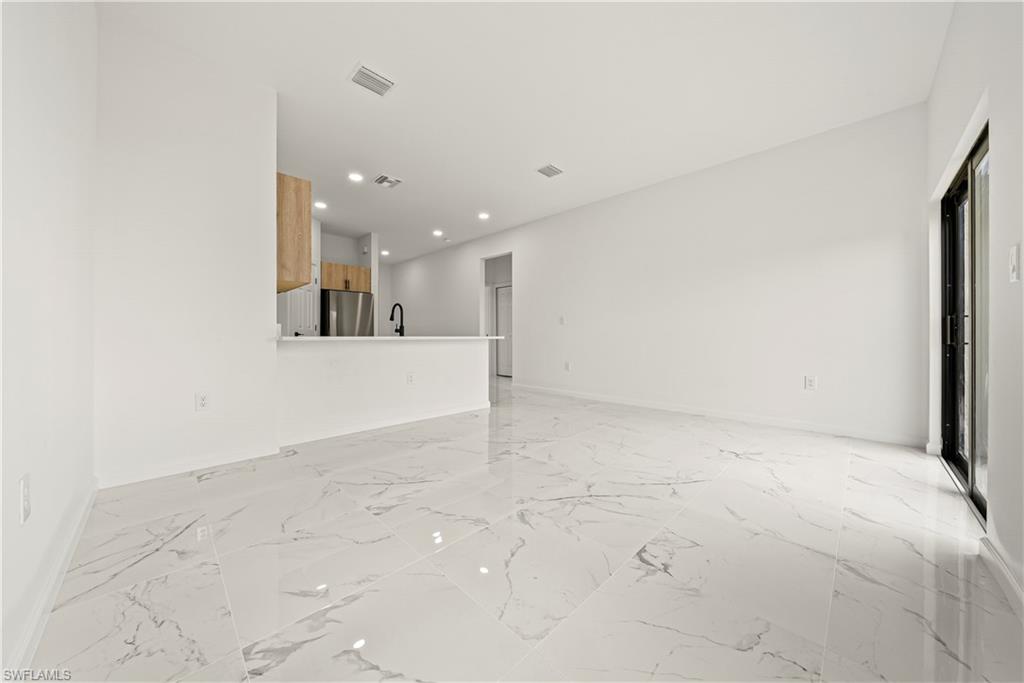 3209 74th St W Property Photo 2