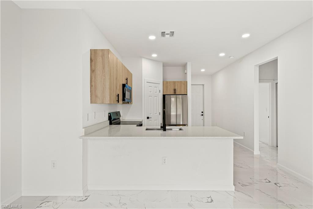 3209 74th St W Property Photo 3