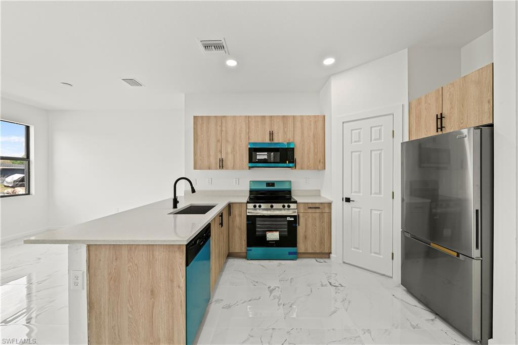 3209 74th St W Property Photo 5
