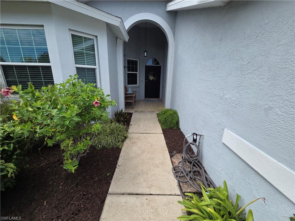833 Mount Hood Ct Property Photo 3