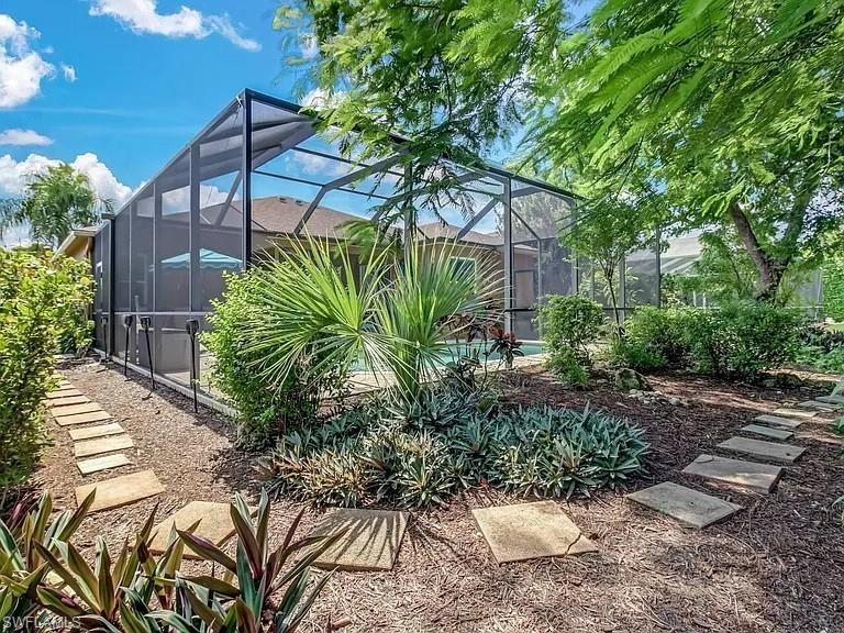 833 Mount Hood Ct Property Photo 13